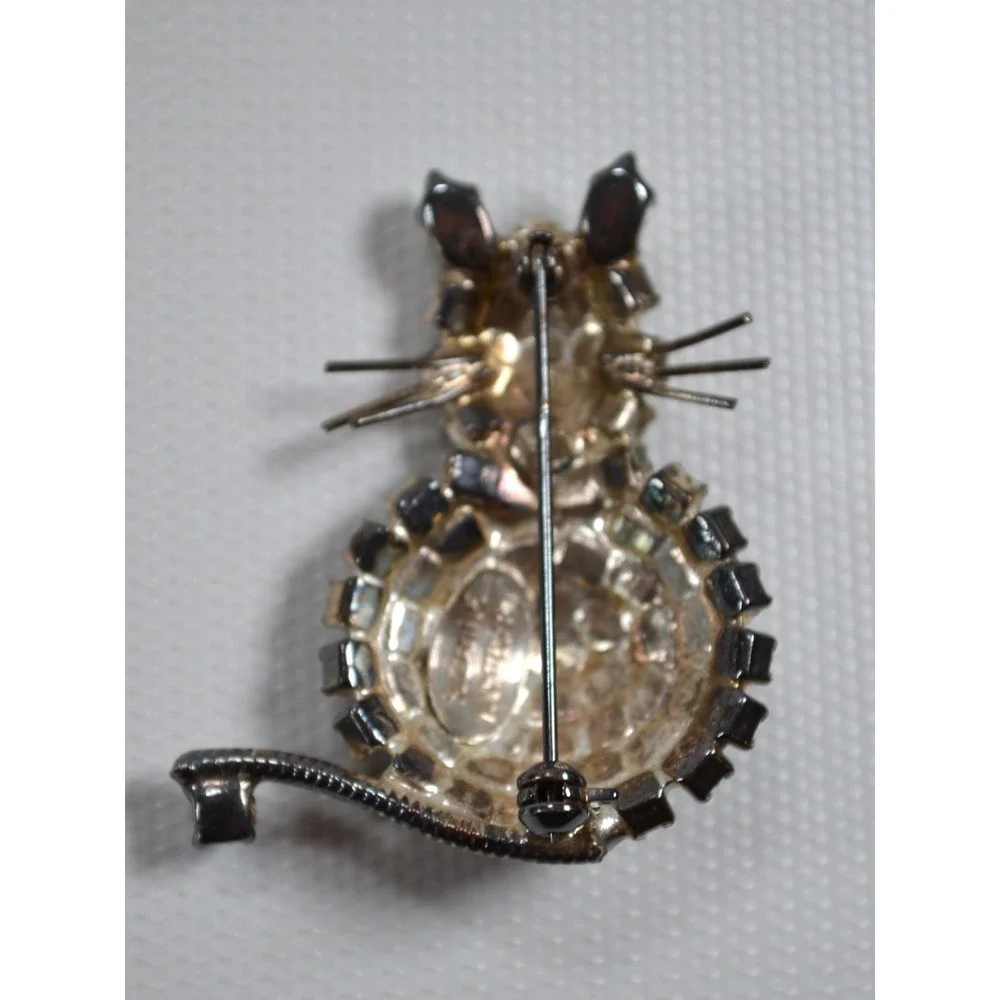 SUZANNE BJONTEGARD Gray Rhinestone‎ Cat Brooch 1.75